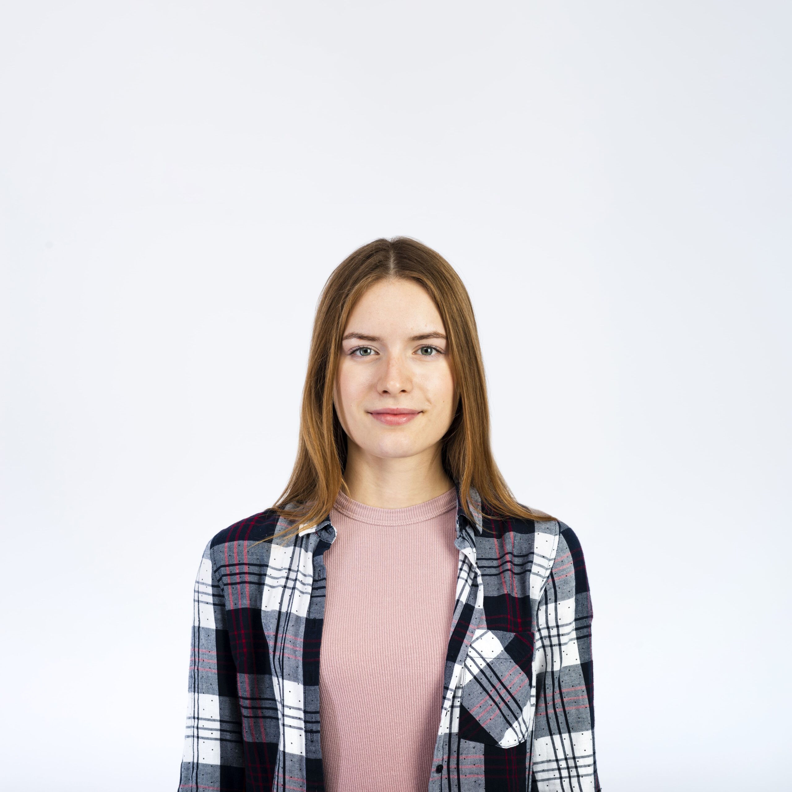 portrait-smiling-blonde-woman (1)